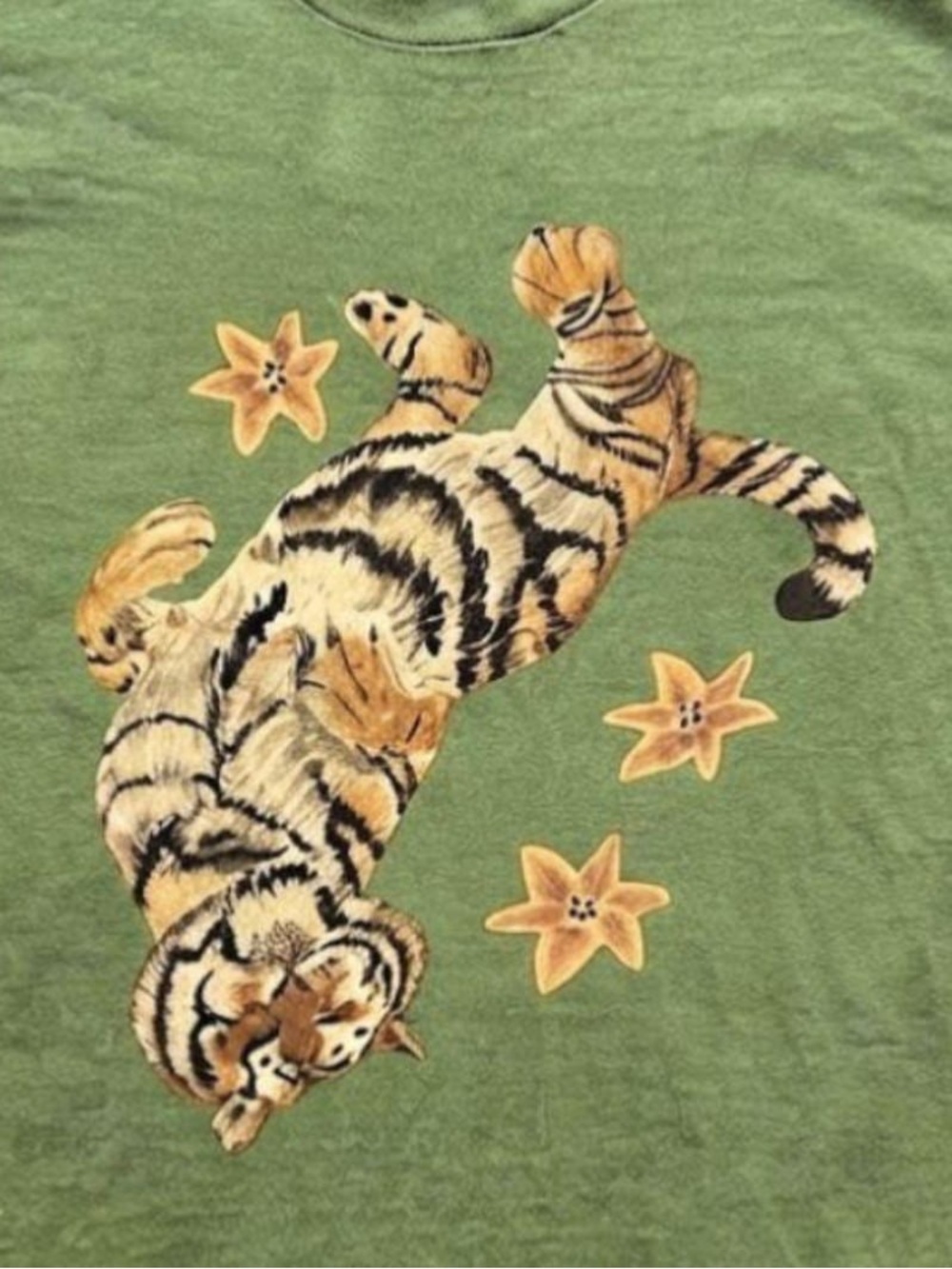 Gildan Green Short Sleeve Tee with Tiger & Flower Print - Picture 2 of 2